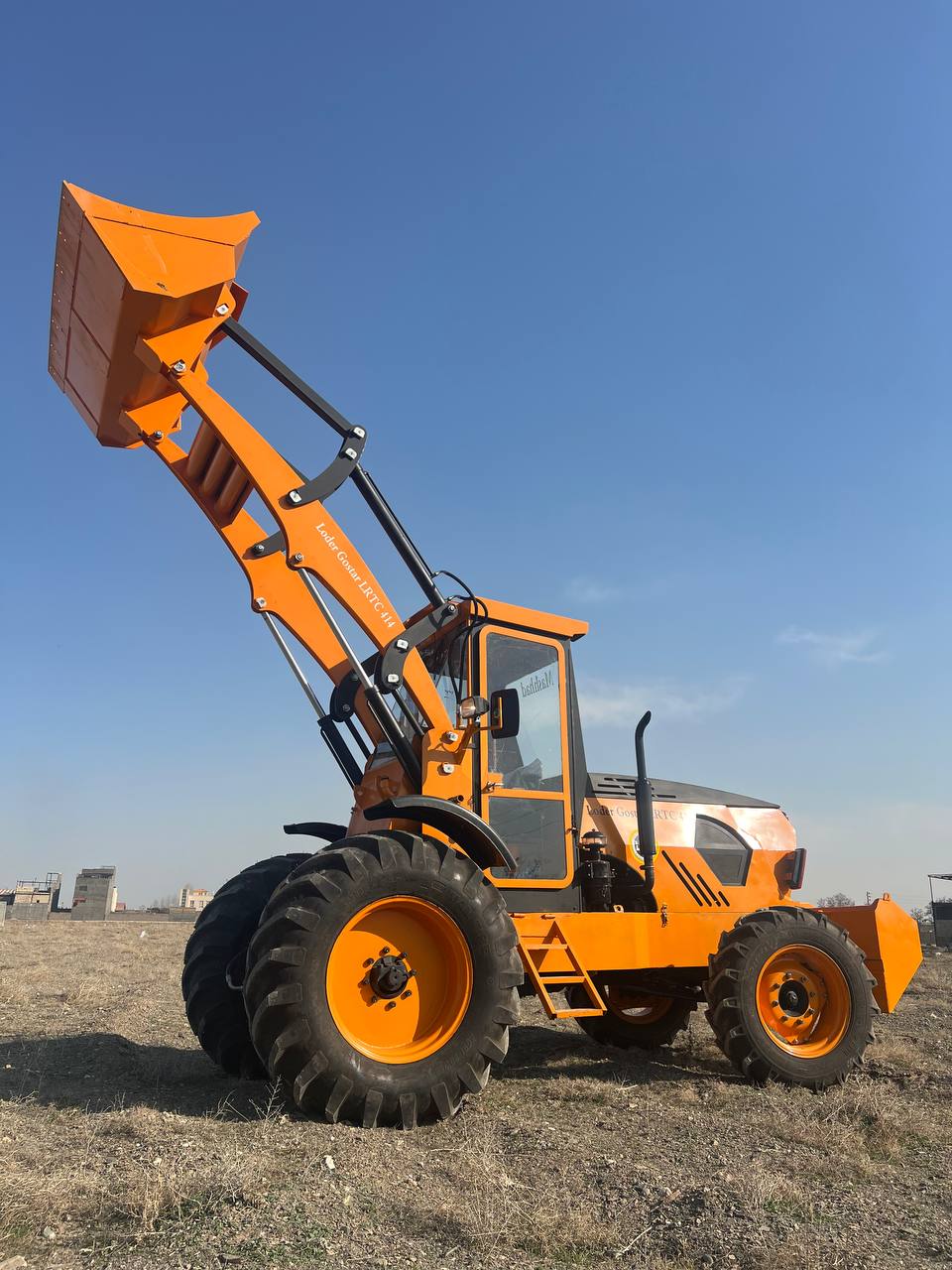 تصویر لودر محور شکن LRC 424 ساخت لودر گستر - 4